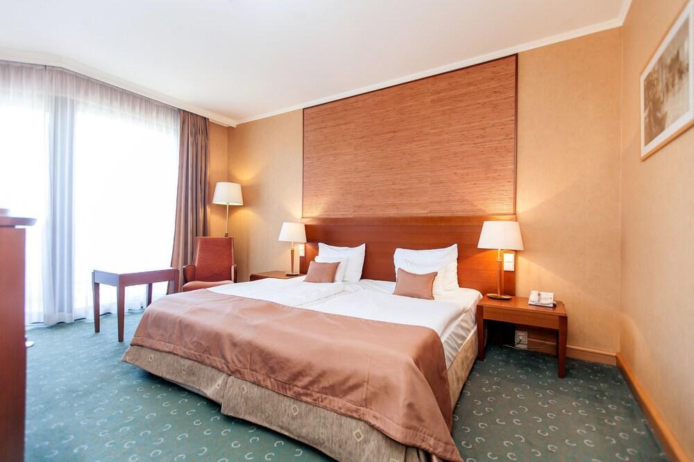 Greenfield Hotel Golf & Spa Bük エクステリア 写真