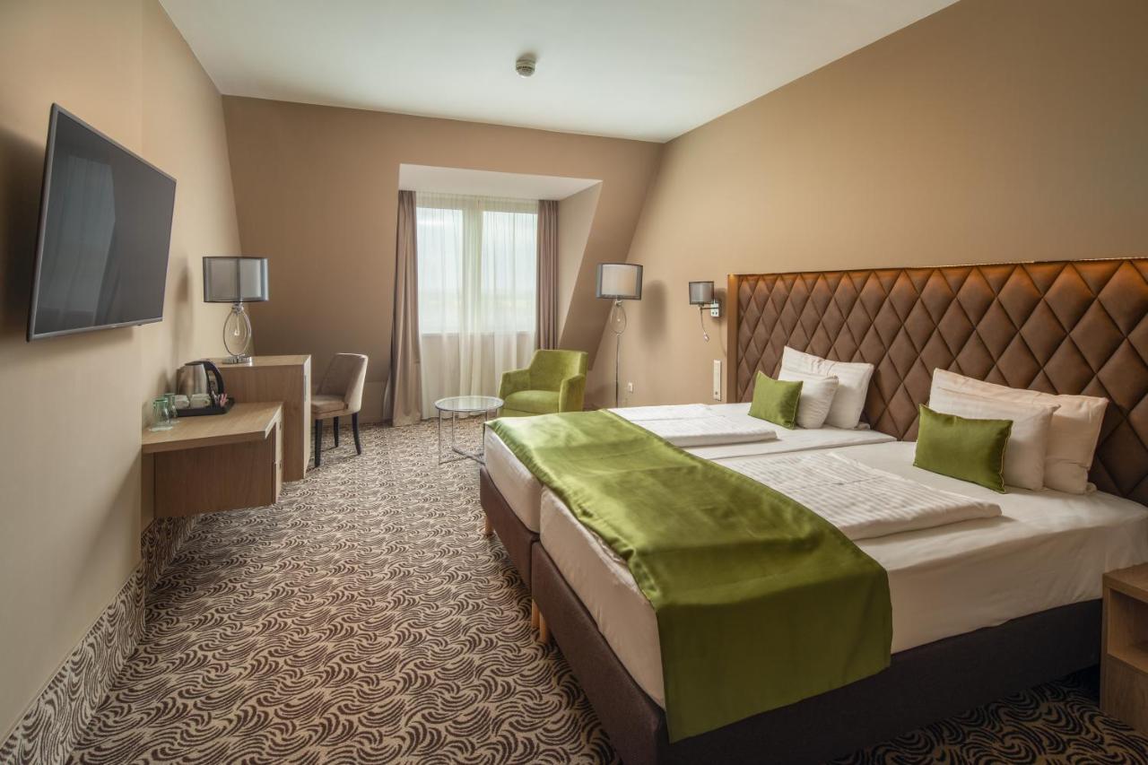 Greenfield Hotel Golf & Spa Bük エクステリア 写真