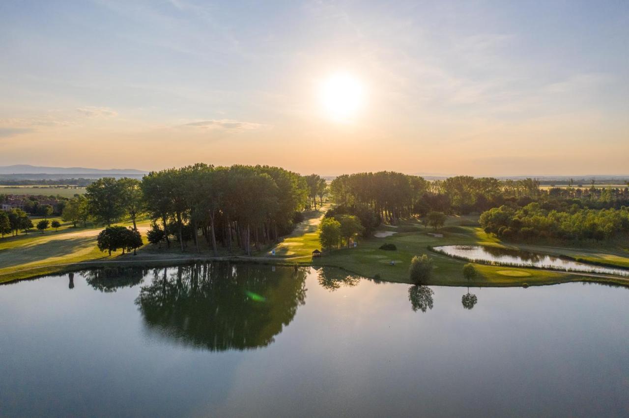 Greenfield Hotel Golf & Spa Bük エクステリア 写真