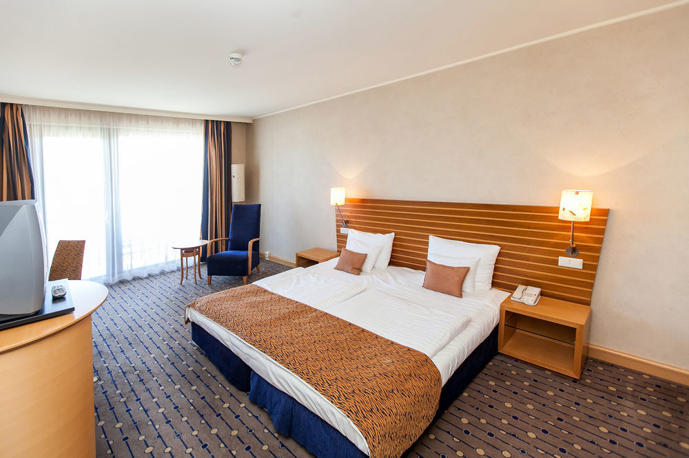 Greenfield Hotel Golf & Spa Bük エクステリア 写真
