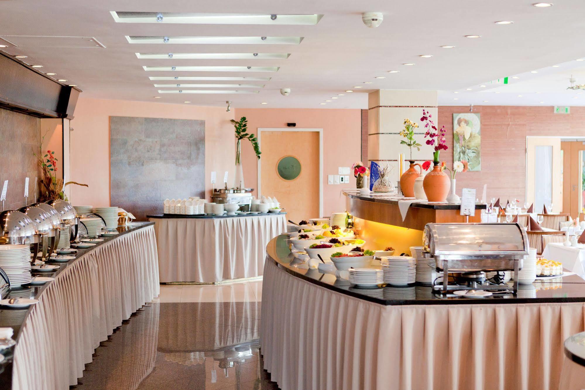 Greenfield Hotel Golf & Spa Bük エクステリア 写真